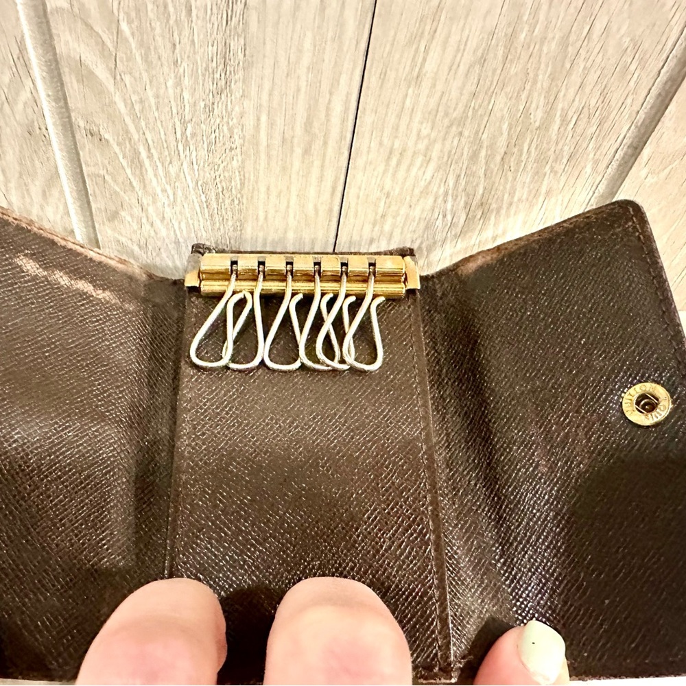 Louis Vuitton Damien Ebene Key Holder - Picture 6 of 11
